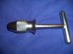 SYNTHES - Small universal chuck with handle